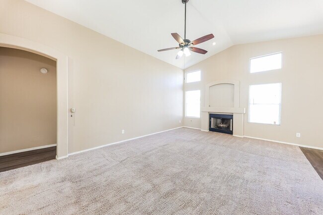 Foto del edificio - 8548 W Denton Ln