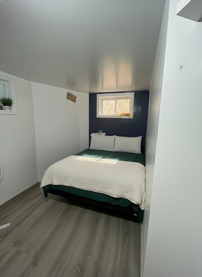 Dormitorio 2 - 1114 E 35th St