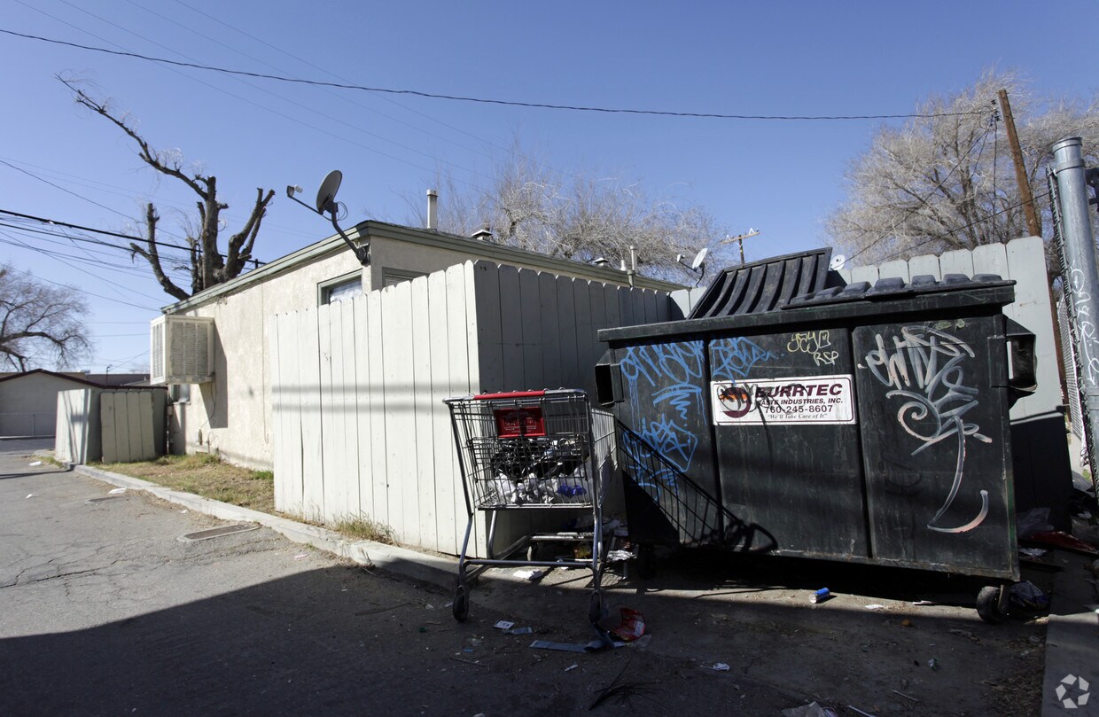 Primary Photo - 16956-16968 B St