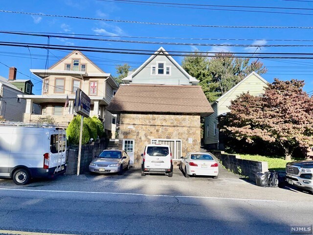 Foto del edificio - 85 Midland Ave