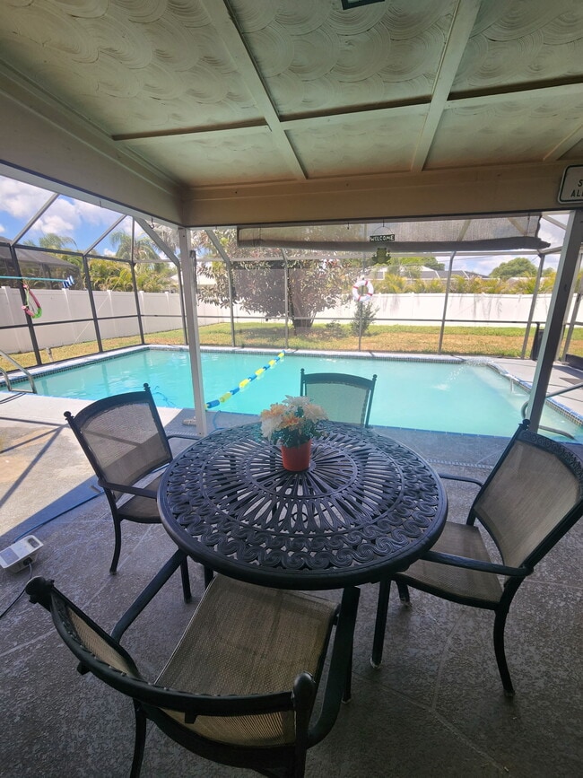 Patio/ Pool - 3089 Kingston St