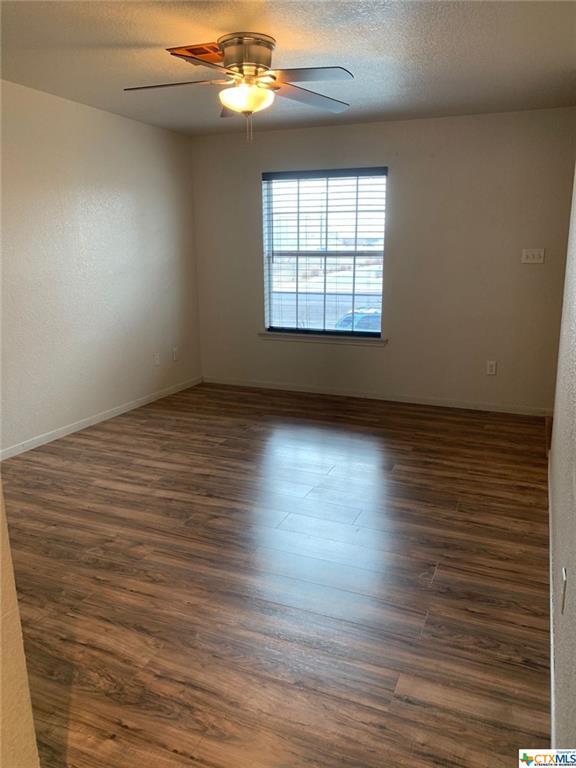 Foto del edificio - 3106 S W S Young Dr