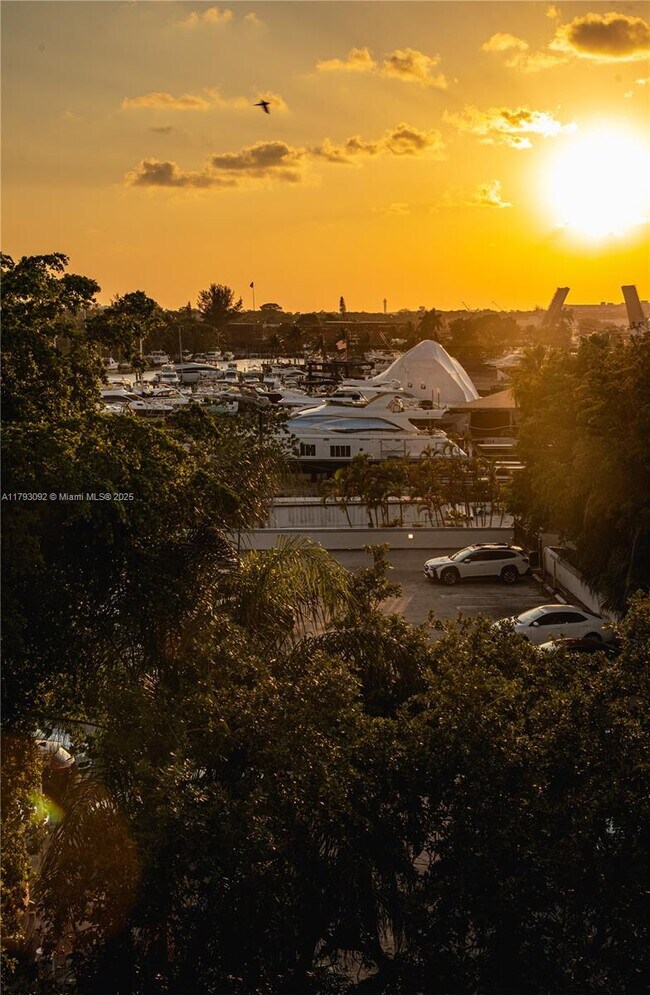 Foto del edificio - 1720 NW N River Dr