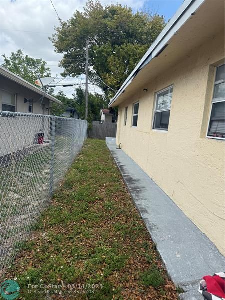 Foto del edificio - 2751 NW 14th Ct
