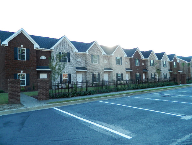 Foto del edificio - Stroud Townhomes