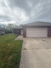 Building Photo - 3839 S Timbercreek Ave