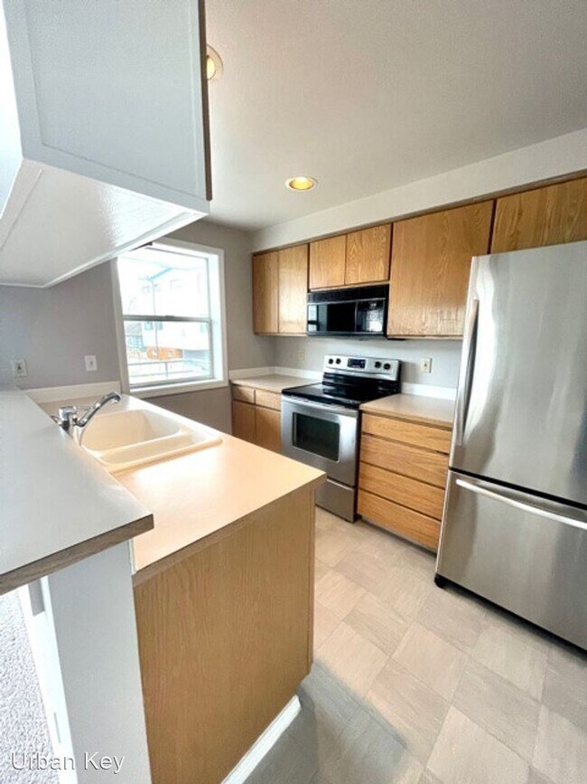 Foto del edificio - 2 br, 2 bath House - 3022 63rd Ave SW Unit...