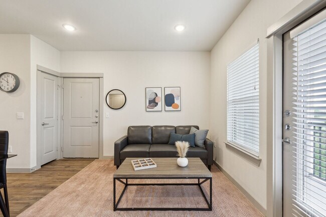 Foto del edificio - 2051 Mayfield Pkwy