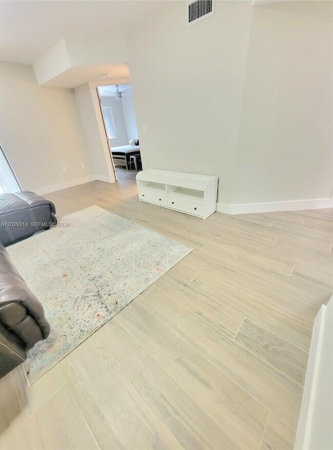 Foto del edificio - 15495 N Miami Lakeway
