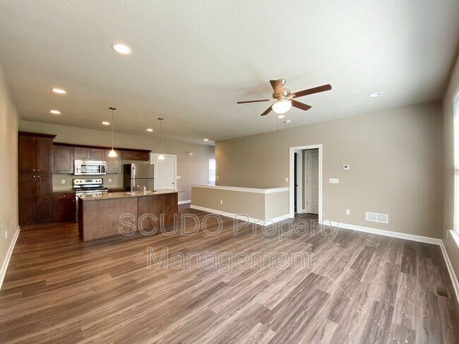 Building Photo - 705 N 74th St