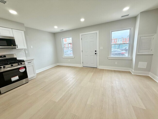 Building Photo - Recently Renovated 2-Bedroom Home with Spa...