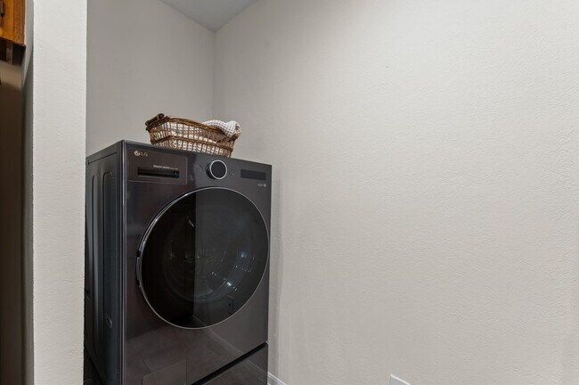 Foto del edificio - 12755 Mill Ridge Dr