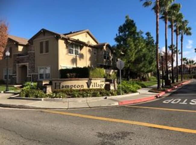 Building Photo - Hampton Village!