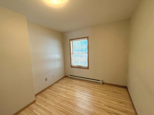 Photo du bâtiment - 358 Milford Rd