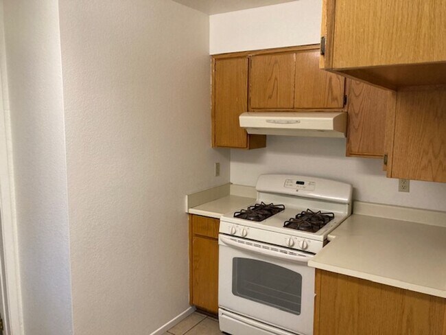 Foto del edificio - 860 W Commercial Ave