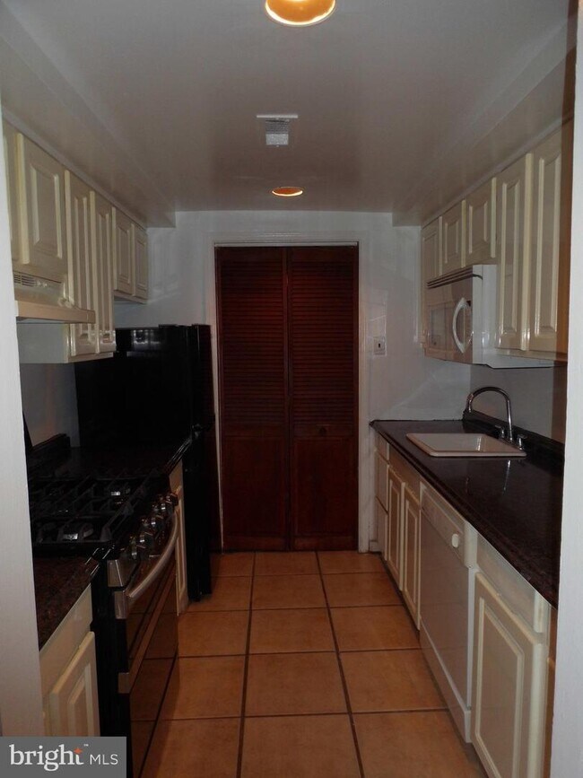 Foto del edificio - 1351 Monroe St NW