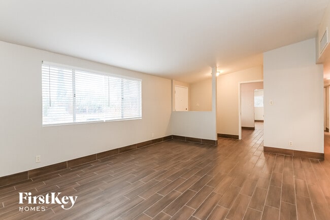 Building Photo - 8940 E Pine Valley Dr