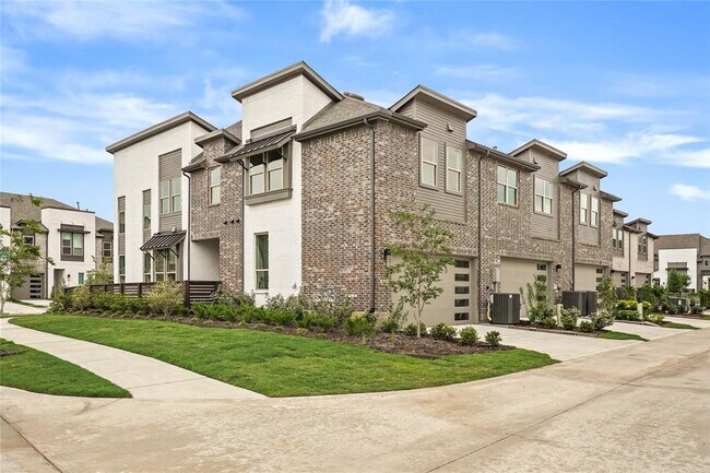 Building Photo - 16510 Lake Austin St