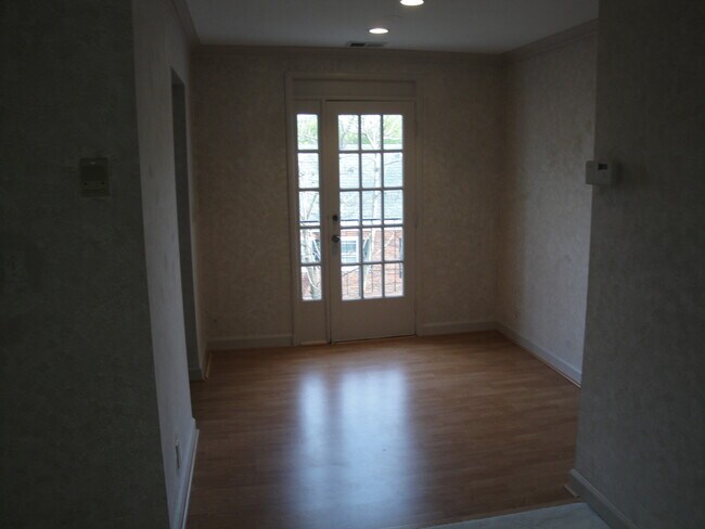 Dining/Kitchen/Balcony 1 - 2834 S Abingdon St