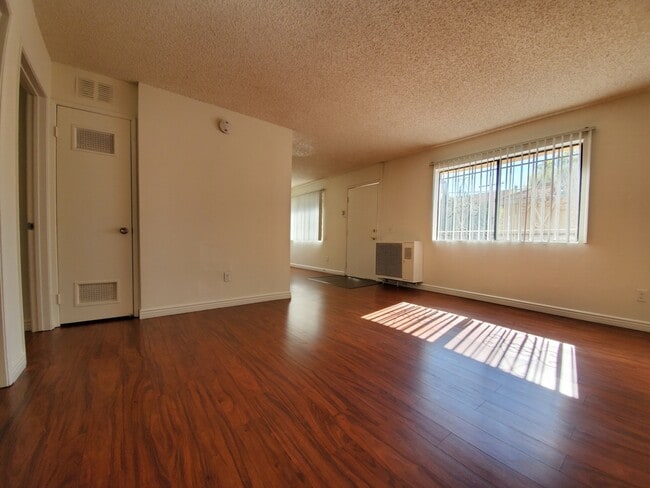 Living Room - 346 S Wilton Pl