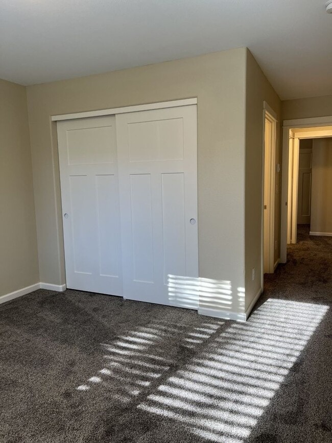 Building Photo - FOR RENT: UNFURNISHED SINGLE STORY 3 BED, 2 BATH, ATTACHED ONE CAR GARAGE, FENCED YARD.