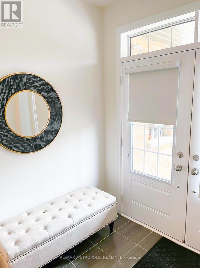 Building Photo - 565 Barons St