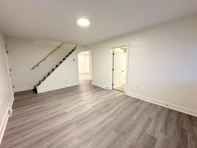 Photo - 1337 Methyl St House