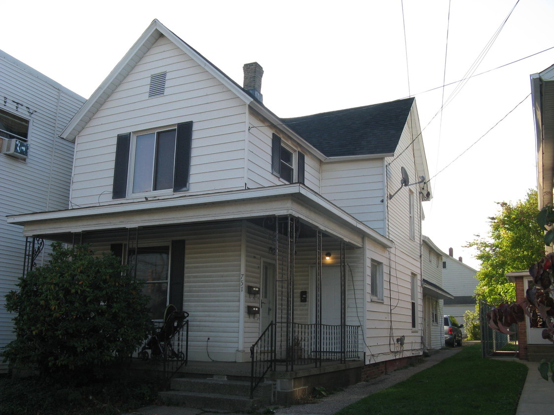 Primary Photo - 751 E 12th St
