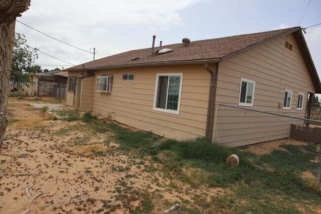 Building Photo - 12130 Kostopolous Ave