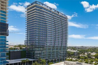 Building Photo - 1170 E Hallandale Beach Blvd