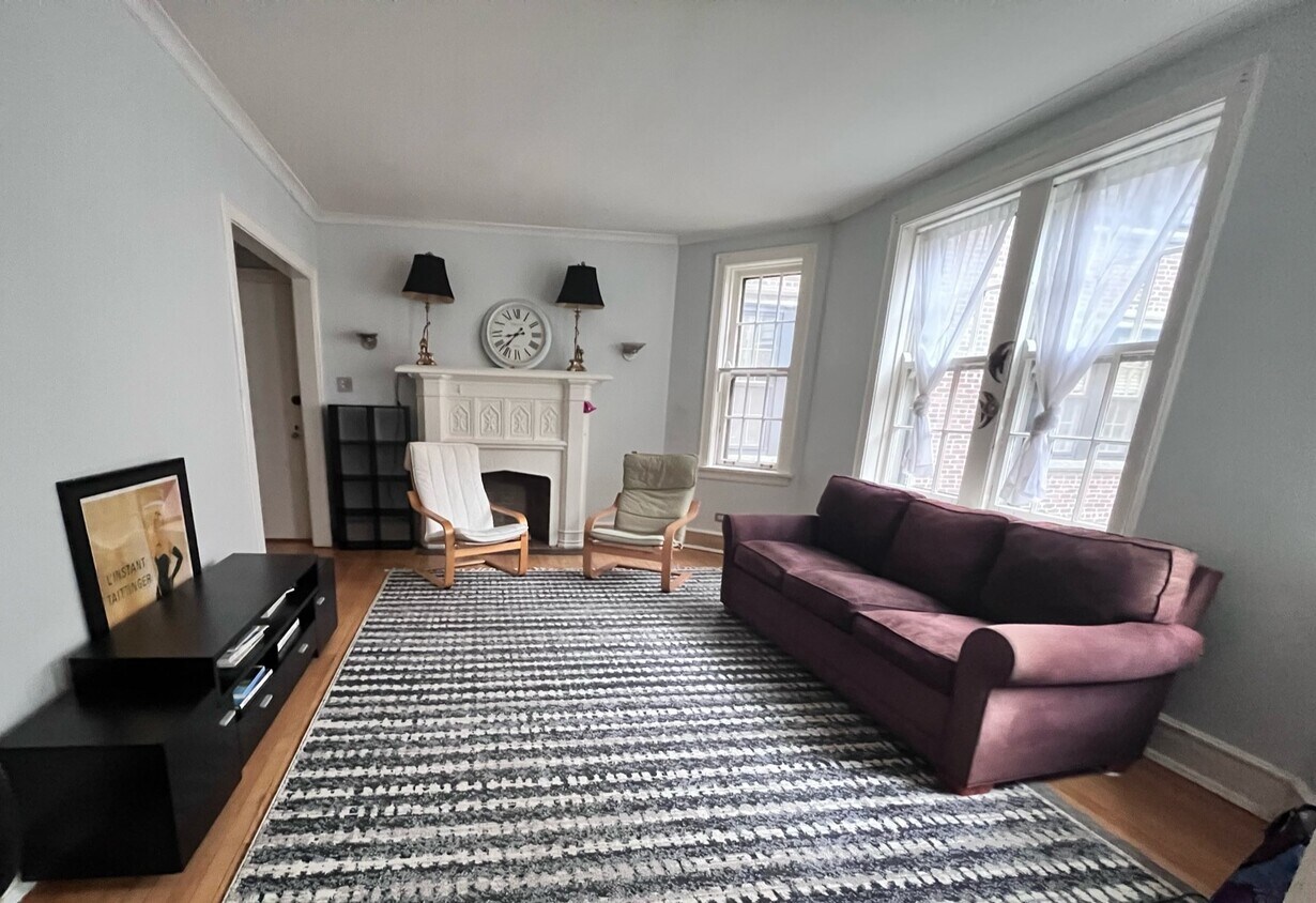 Living room with Decorative FIreplace - 560 Sheridan Sq