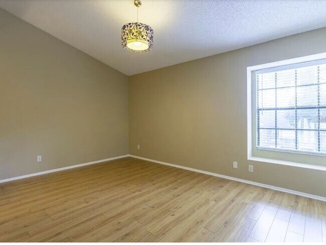 Building Photo - 3 Bedroom Single Family Townhome in Apopka