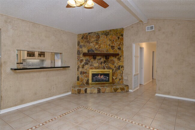 Foto del edificio - 4110 Garden Springs Dr