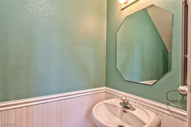 Foto del edificio - 5920 Greenery View Ln