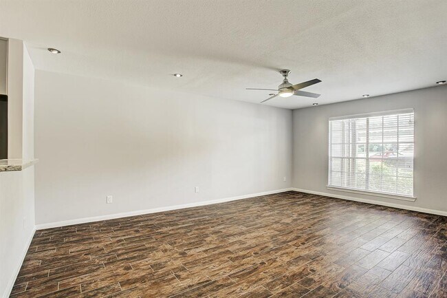 Foto del edificio - 1860 White Oak Dr