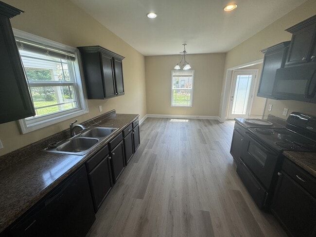 Building Photo - 3617 Jerry Anderson Dr