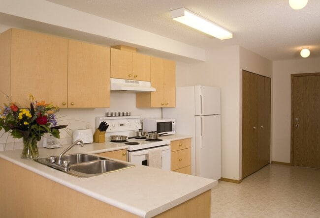 Building Photo - Wellington Manor