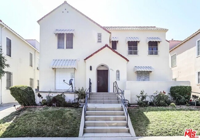 Foto del edificio - 635 N Plymouth Blvd