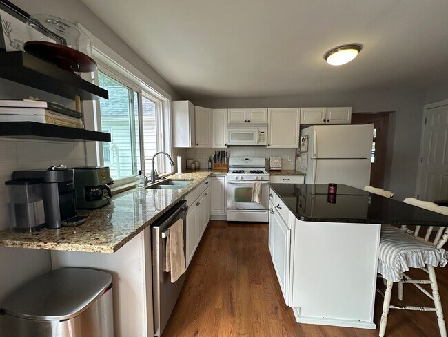 Foto del edificio - Rockford Schools! 3 Bedroom located Downtown