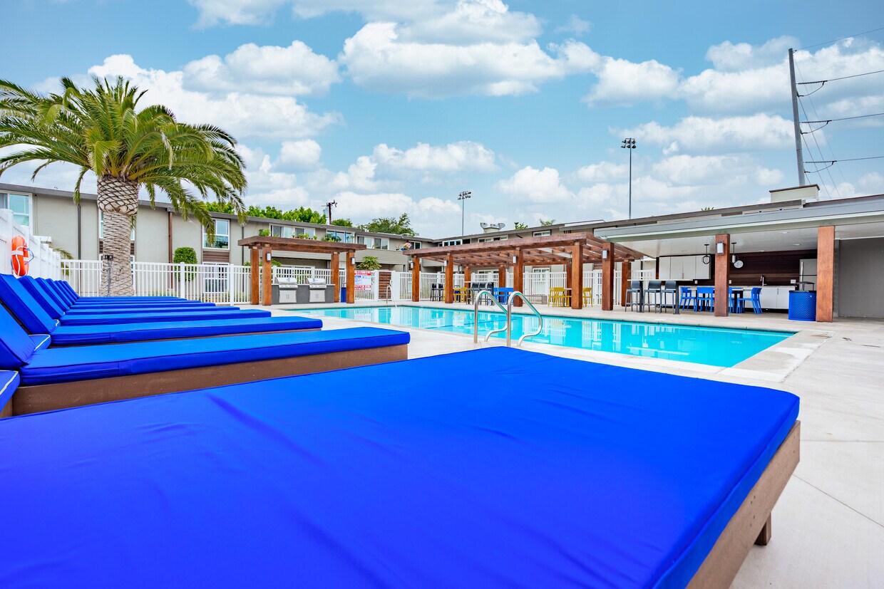 Palm View Village Apartments in Torrance, CA