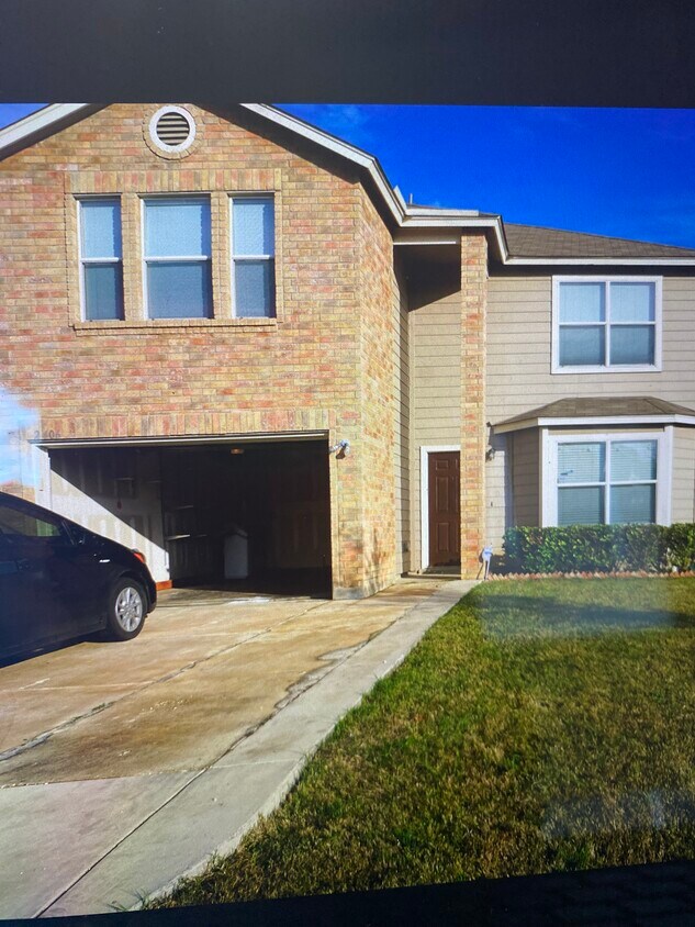 2406 Sunview Lake, San Antonio, TX 78245 House Rental in San Antonio