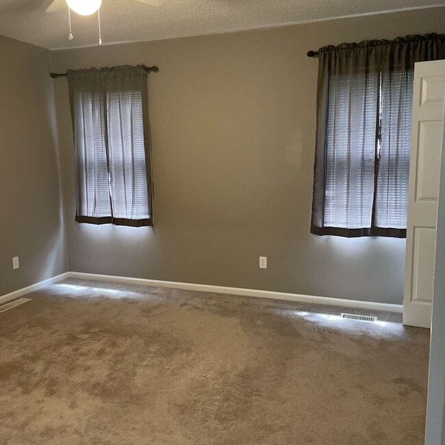 Building Photo - 3827-3TT7 Sterling Pointe Dr