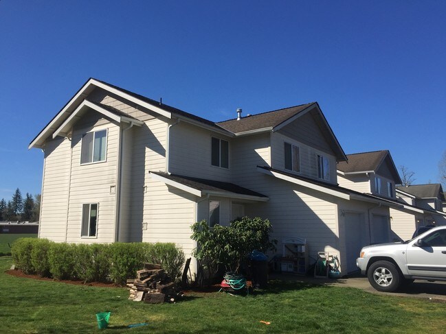 Building Photo - 905 4th St