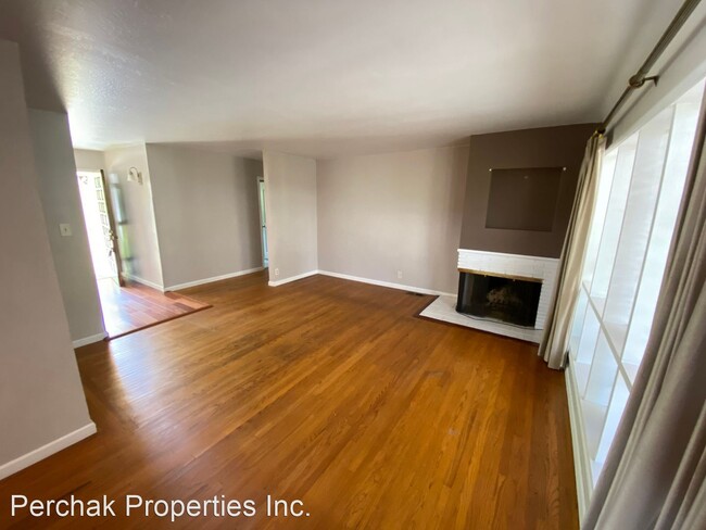 3 br, 2 bath House - 1806 Magnolia Way photo'