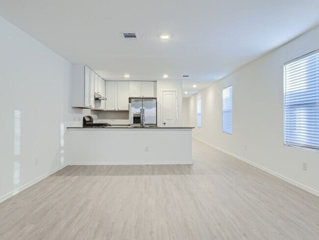 Building Photo - New Construction!
