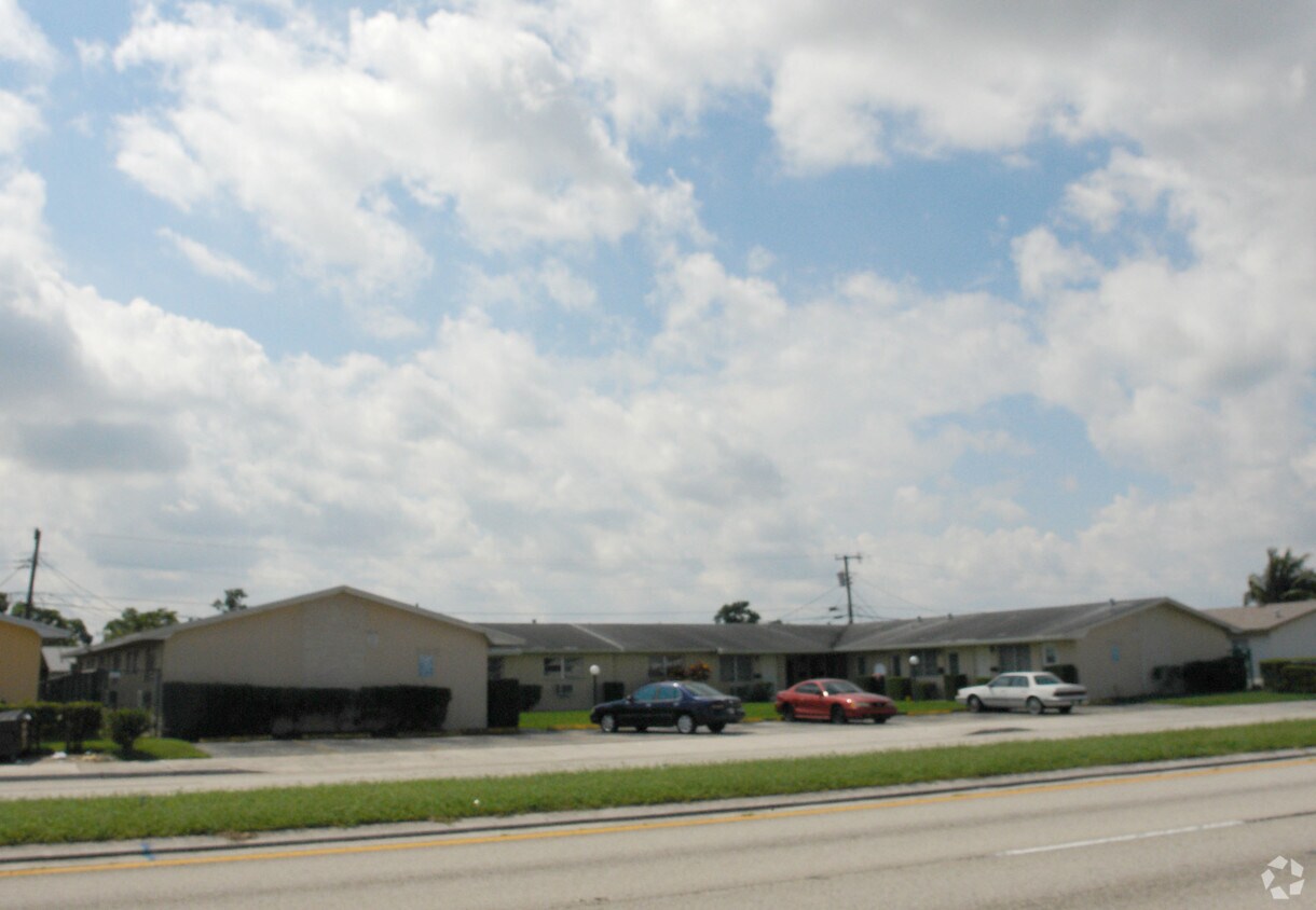Foto principal - 7624 Pembroke Rd
