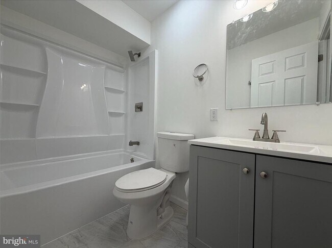 Foto del edificio - 45 E High St