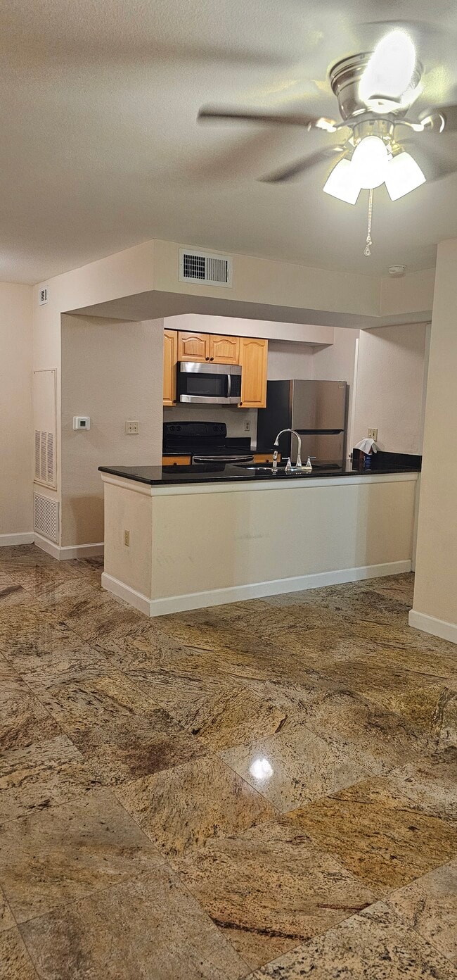Photo - 3034 Parkway Blvd Apartment
