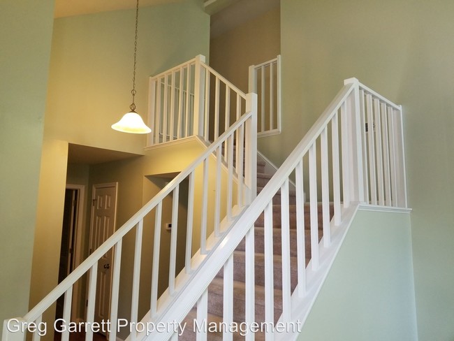 Building Photo - 247 Cranbrook Ct