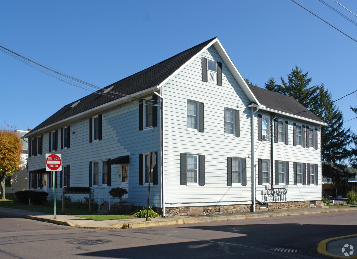 Foto del edificio - 100-102 E 8th St